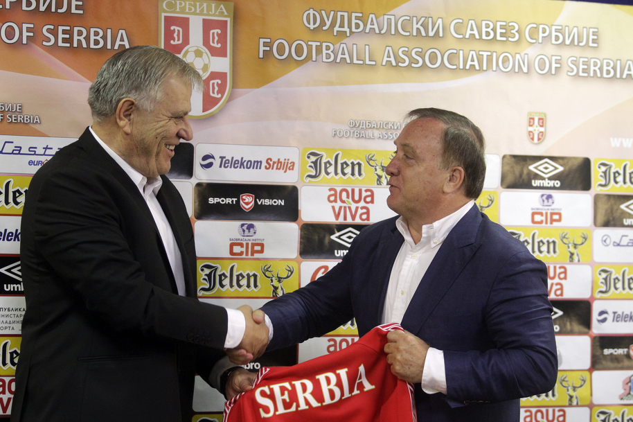 Dick Advocaat: U četiri susreta na klupi Srbije nije ostvario nijednu pobjedu (Foto: EPA-EFE)