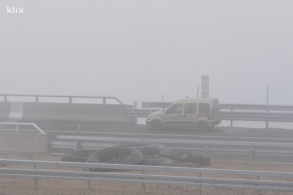 Radnici na dionici kod vijadukta Babina rijeka vrše mjerenja (Foto: E. M./Klix.ba)