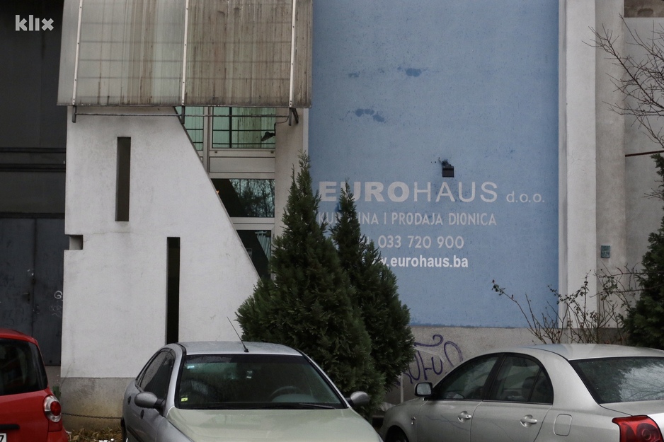 Pretres u Brokerskoj kući Eurohaus u Sarajevu (Foto: D. Ć./Klix.ba)