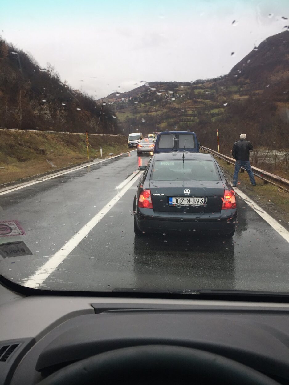 Kolone i kod petlje u Lašvi (Foto: Čitatelj)