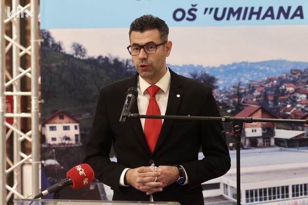 Ministar Krivić naglasio da je potrebno ulaganje u škole (Foto: D. Ć./Klix.ba)