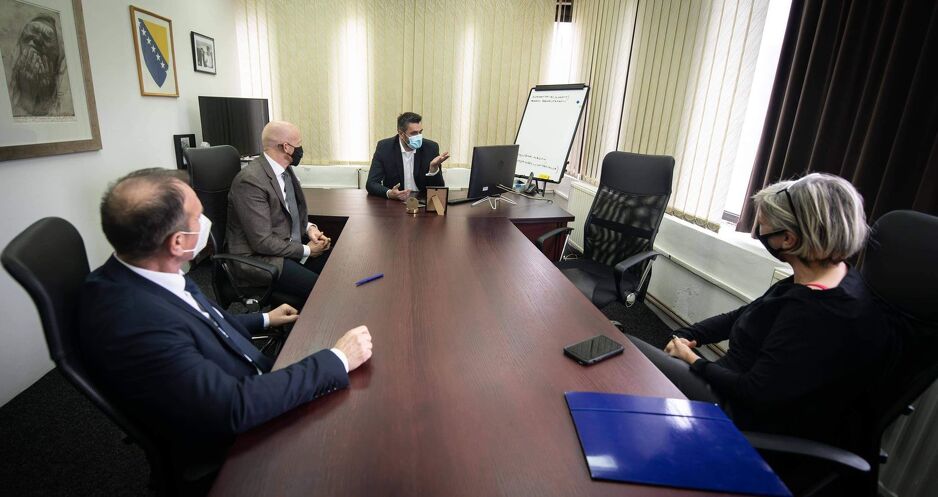 Ambasador Field na sastanku sa direktorom MC Srebrenica