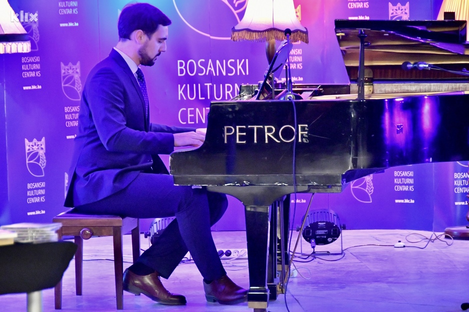 U okviru promocije Stanković predstavio nekoliko kompozicija (Foto: I. Š./Klix.ba)