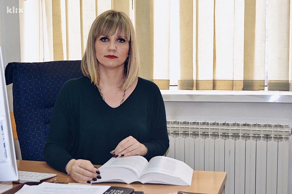 Dženeta Omerdić je profesorica državnog prava u Tuzli