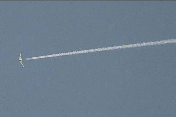 Navodno prva fotografija američkog drona RQ-180 zabilježena iznad vojne baze (Foto:Instagram)