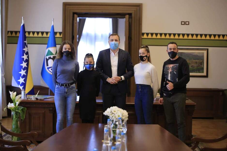 Skaka sa sestrama Makaš (Foto: Grad Sarajevo)