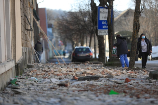 Zastrašujući prizori na ulicama Petrinje u Hrvatskoj, Foto: Slavko Midzor/PIXSELL