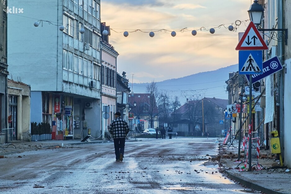 Jutros smo zabilježili puste ulice Petrinje (Foto: E. M./Klix.ba)