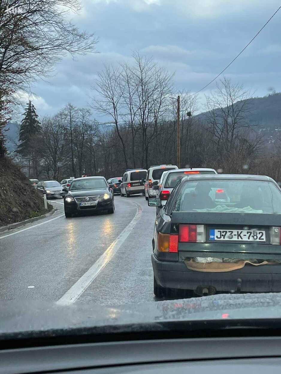 Zbog sudara otežan saobraćaj (Foto: Klix.ba)