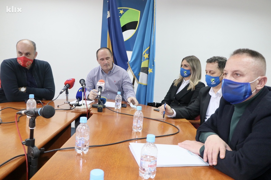 Predstavnici političkih stranaka koje imaju većinu u Skupštini TK (Foto: A. K./Klix.ba)