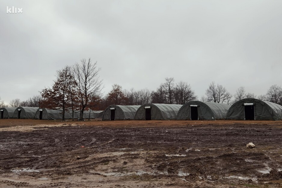 Šatori OS BiH još uvijek nisu spremni za prihvat migranata (Foto: E. M./Klix.ba)