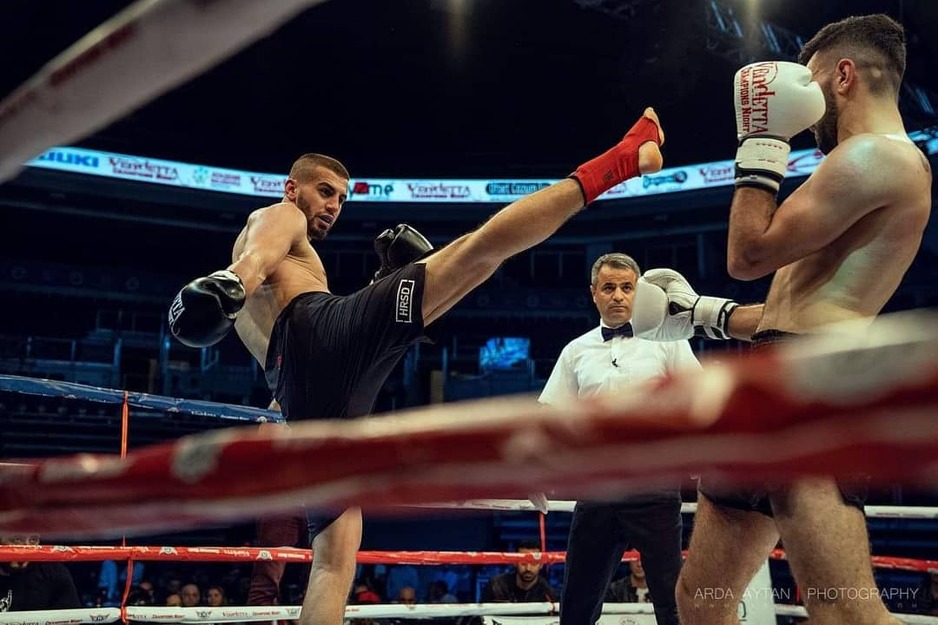 Prije kickboksa Biber je trenirao košarku i nogomet