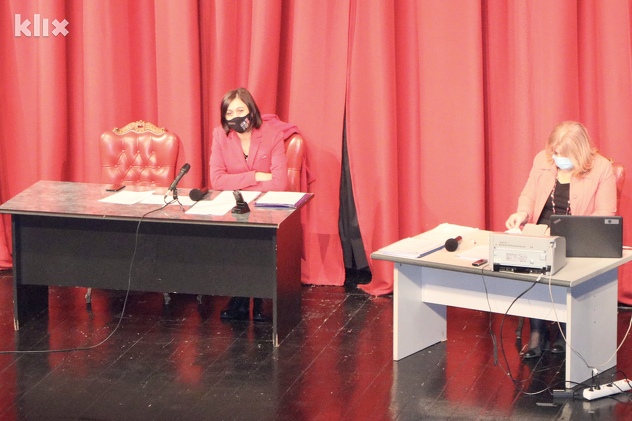 Predsjedavajuća i sekretarica Gradskog vijeća Tuzle (Foto: A. K./Klix.ba)