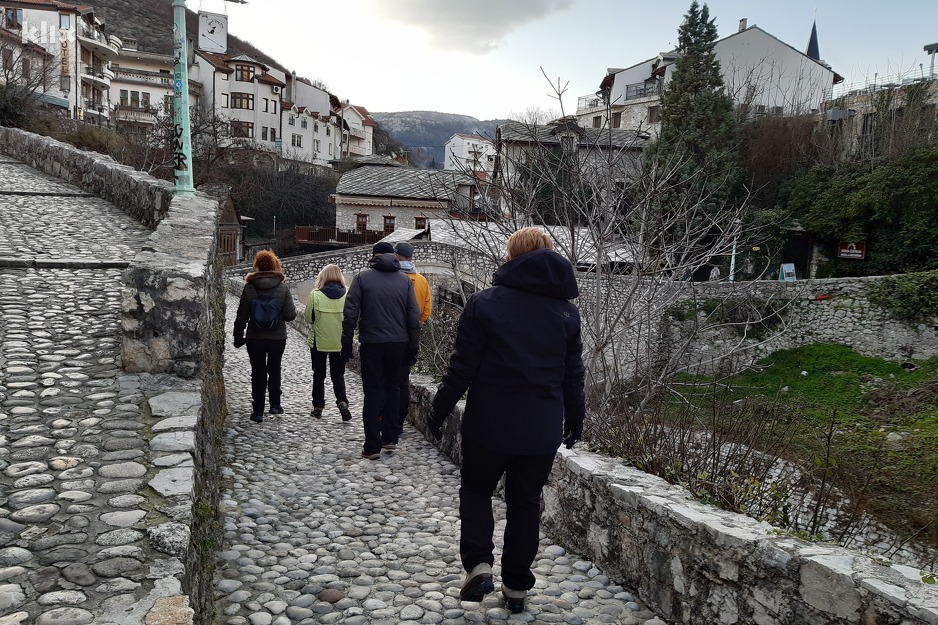 Turisti u Mostaru 2021. (Foto: G. Š./Klix.ba)