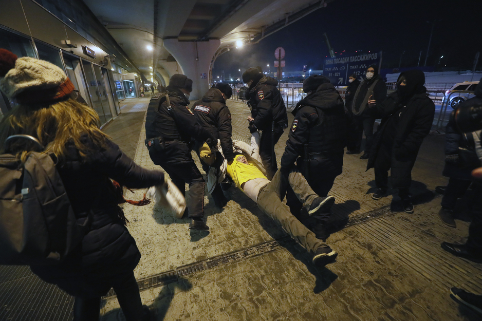 Policija privela aktiviste u Moskvi (Foto: EPA-EFE)