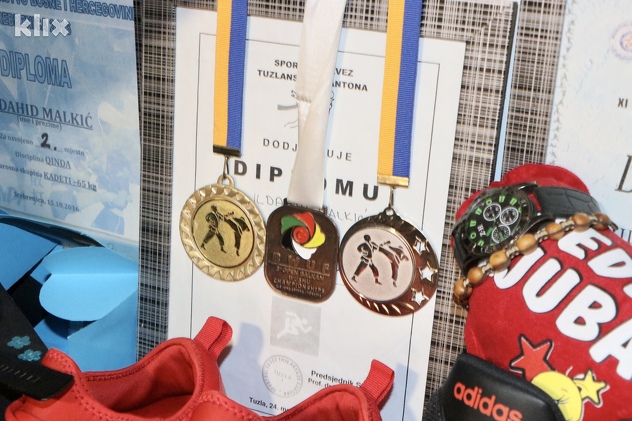 Medalje koje je Ildahid Malkić osvajavo na takmičenjima (Foto: A. K./Klix.ba)
