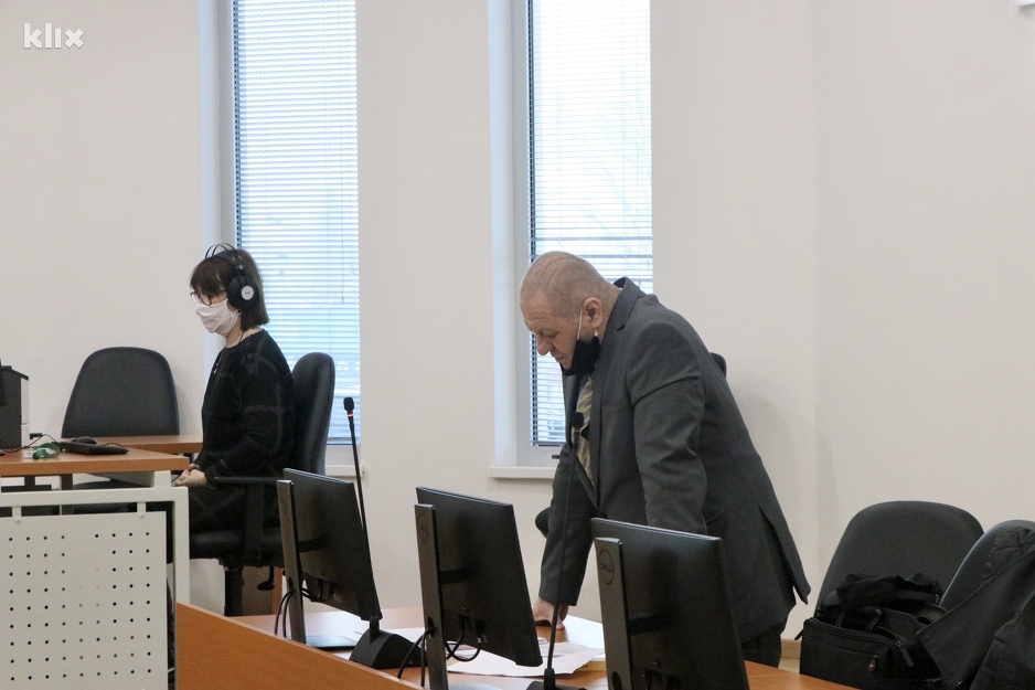Odbrana Sulejmana Brkića tokom ukazivanja na manjkavosti optužnice (Foto: A. K./Klix.ba)