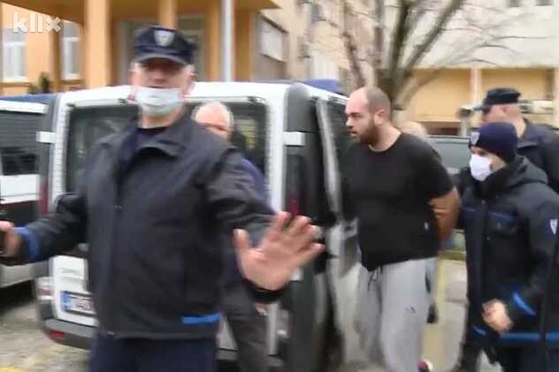 Hapšenje jednog od vinovnika incidenta (Foto: Klix.ba)