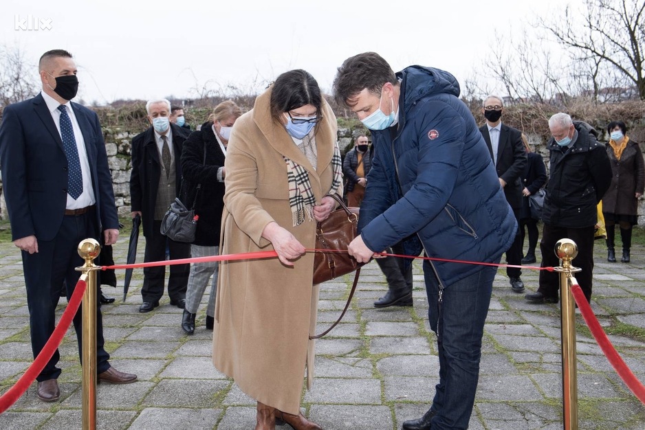 Spomen soba otvorena je u gradačačkoj biblioteci (Foto: Klix.ba)
