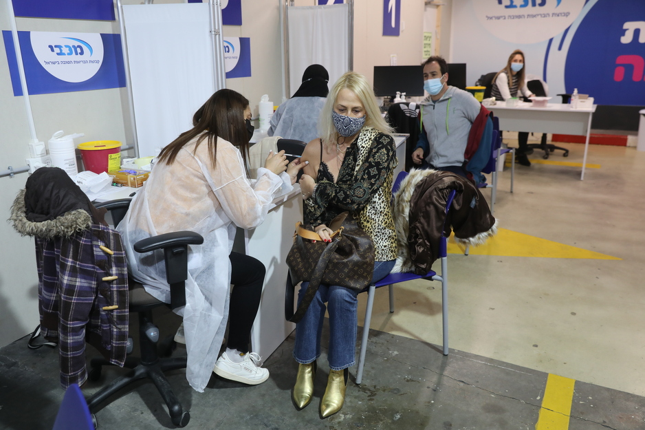 Izrael vakcinisao zavidan broj građana (Foto: EPA-EFE)