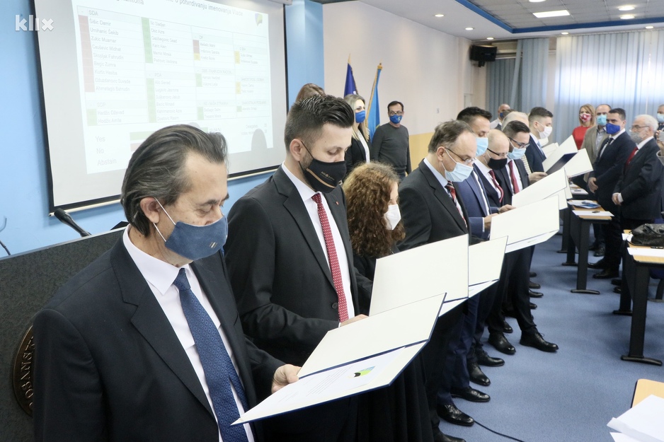 Detalj prilikom imenovanja nove Kantonalne vlade (Foto: A. K./Klix.ba)