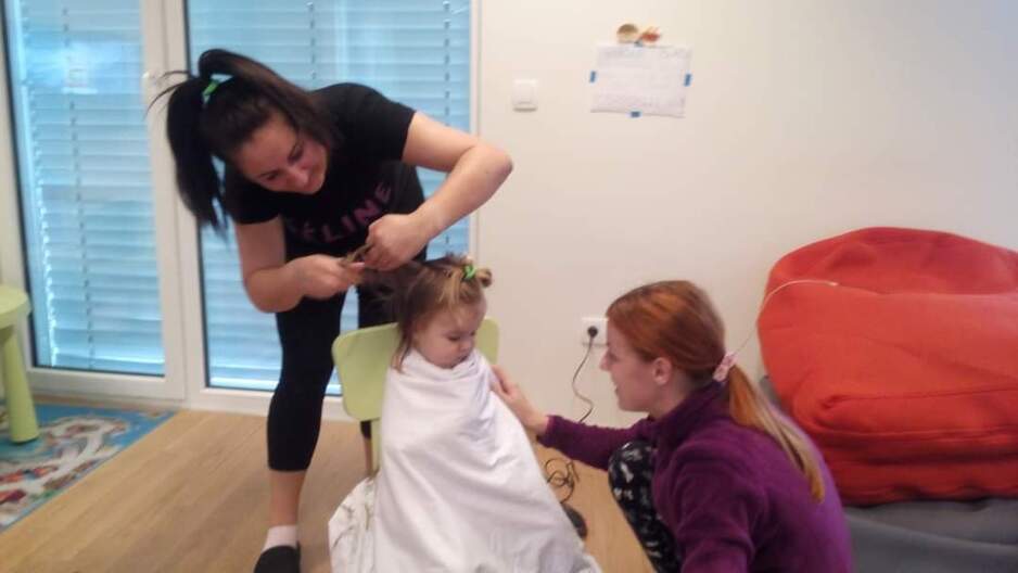Prvo Nadjino šišanje početkom gubitka kose, Foto: Privatna arhiva