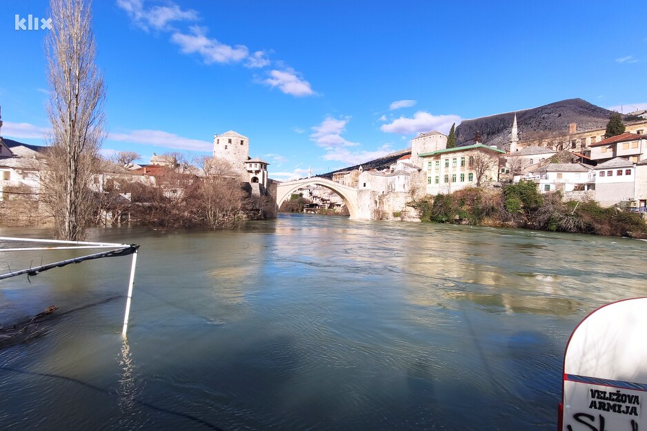 Plato ispod Starog mosta u Mostaru (Foto: G. Š./Klix.ba)