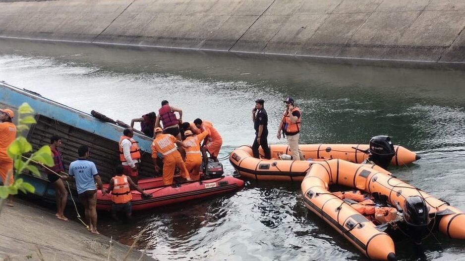 Spasilačke ekipe na terenu (Foto: ANI)