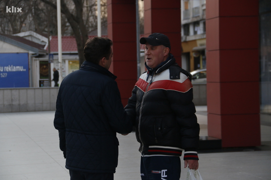 Čestitke građana (Foto: G. Š./Klix.ba)