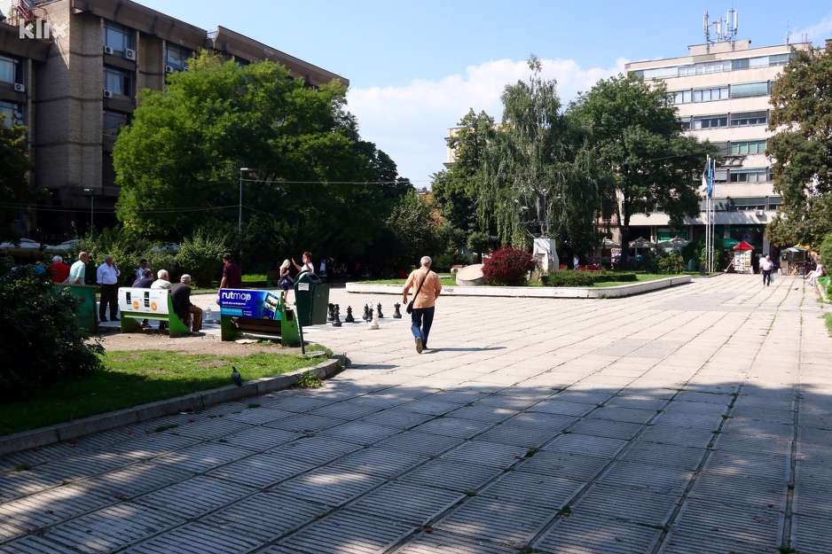 Trg je mjesto šahovskih partija (Foto: D. S./Klix.ba)