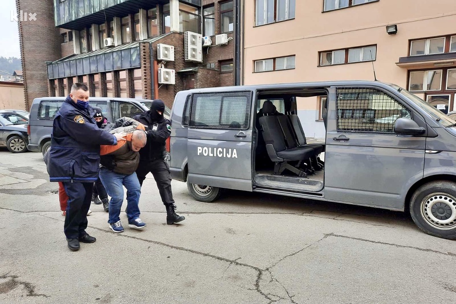 Pretresi su izvršeni na sedam lokacija (Foto: Klix.ba)