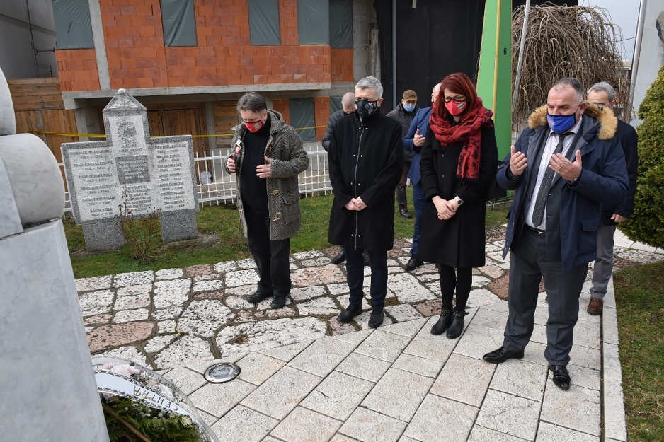 Položeno cvijeće na mezarje Alije Izetbegovića (Foto: Općina Centar Sarajevo)