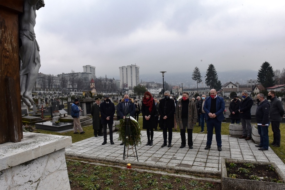 Odata počast sahranjenima na groblju Sveti Marko (Foto: Općina Centar Sarajevo)