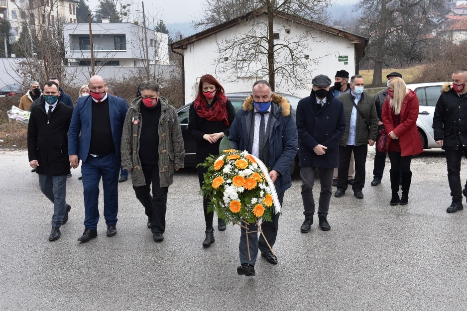 Lokalni zvaničnici položili svijeće na nekoliko lokacija (Foto: Općina Centar Sarajevo)