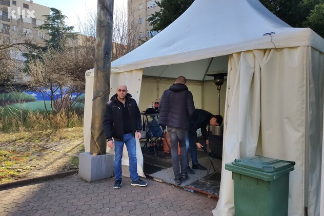 Dežura se 25 dana u šatoru (Foto: G. Š./Klix.ba)