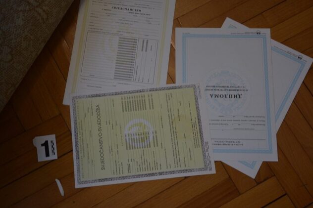 Pronađene prazne diplome (Foto: MUP RS)