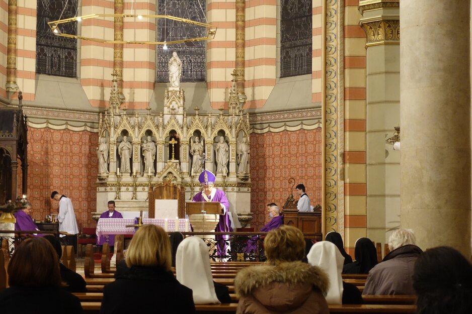 Misa u sarajevskoj Katedrali za preminule od korone (Foto: Biskupska konferencije BiH)
