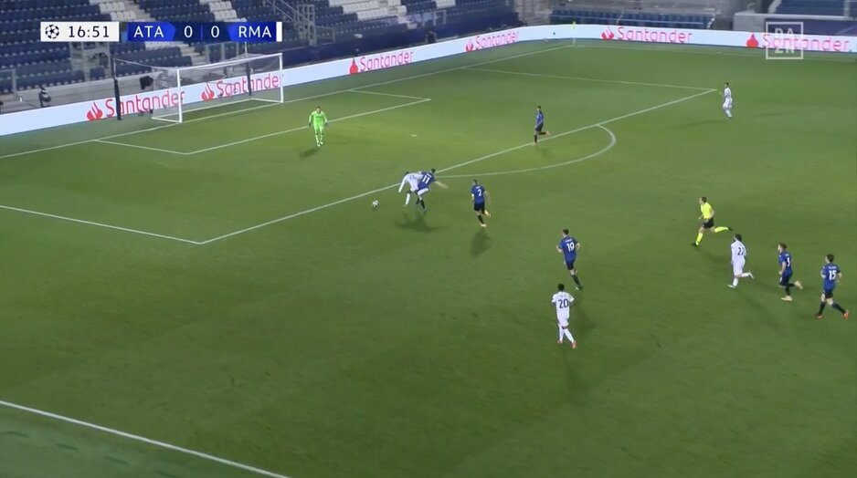 Trenutak kada je Freuler isključen u 17. minuti (Foto:Screenshot)