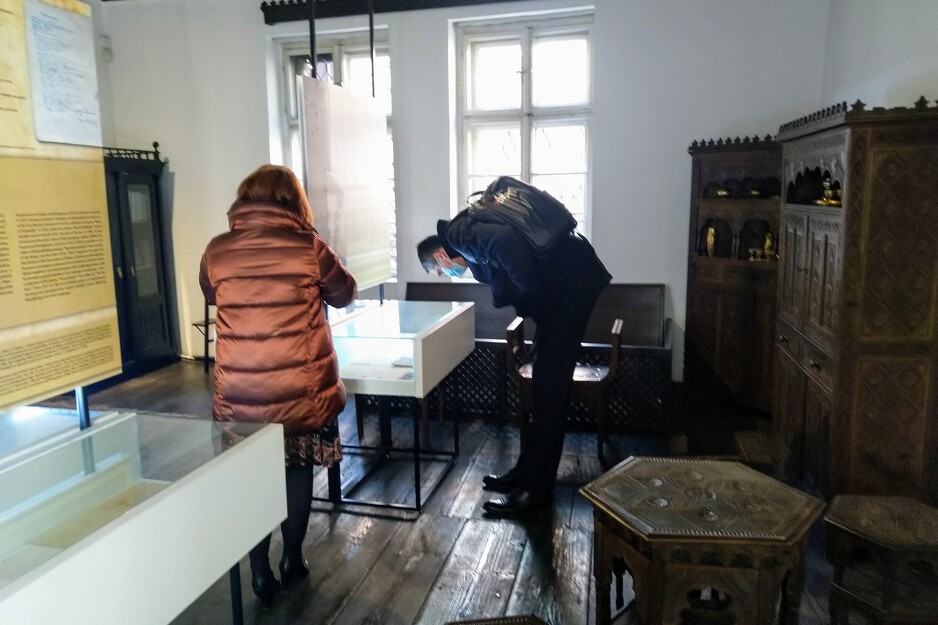 U posjeti Muzeju književnosti i pozorišne umjetnosti BiH (Foto: Vlada KS)