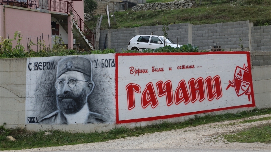 Grafit posvećen Mihailoviću u Gacku (Foto: Anadolija)