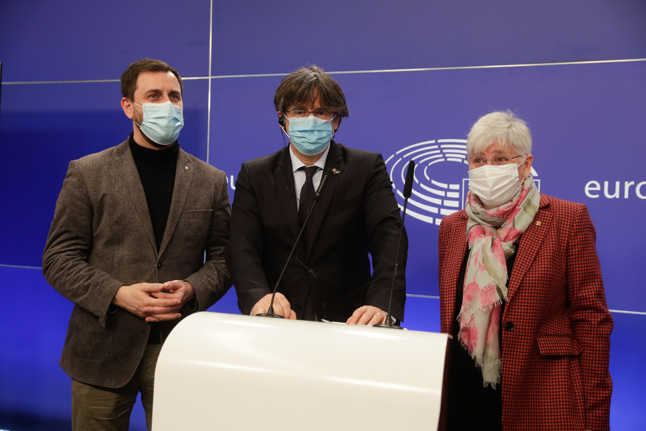 Comina, Puigdemont i Ponsati (Foto: EPA-EFE)