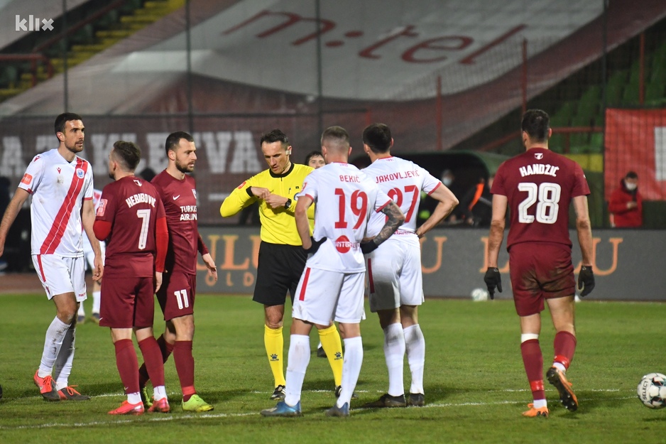 Trenutak kada je Gačić dobio direktan crvani karton (Foto: T. S./Klix.ba)