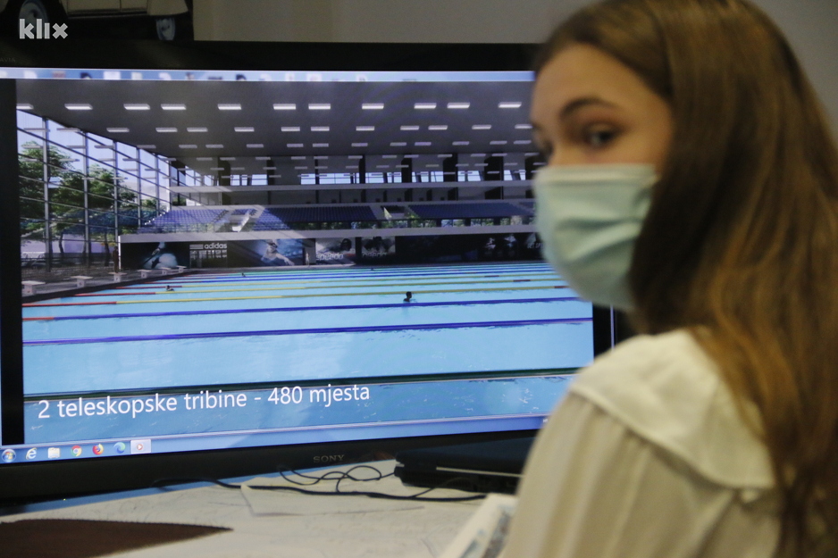 Lana Pudar gleda budući olimpijski bazen u Mostaru (Foto: G. Š./Klix.ba)