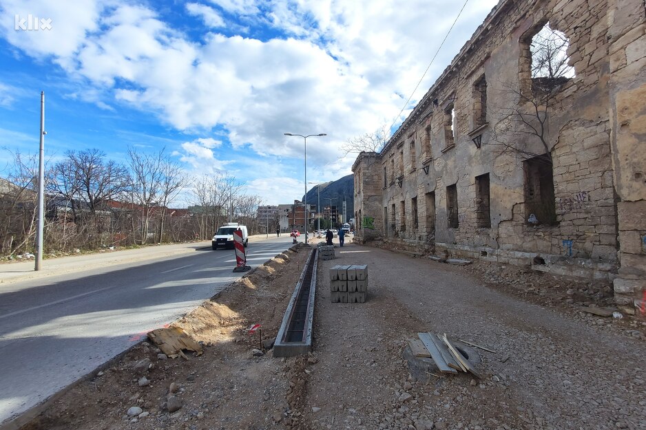 Potrebno zgradu ukloniti za četvrtu traku saobraćajnice (Foto: G. Š./Klix.ba)