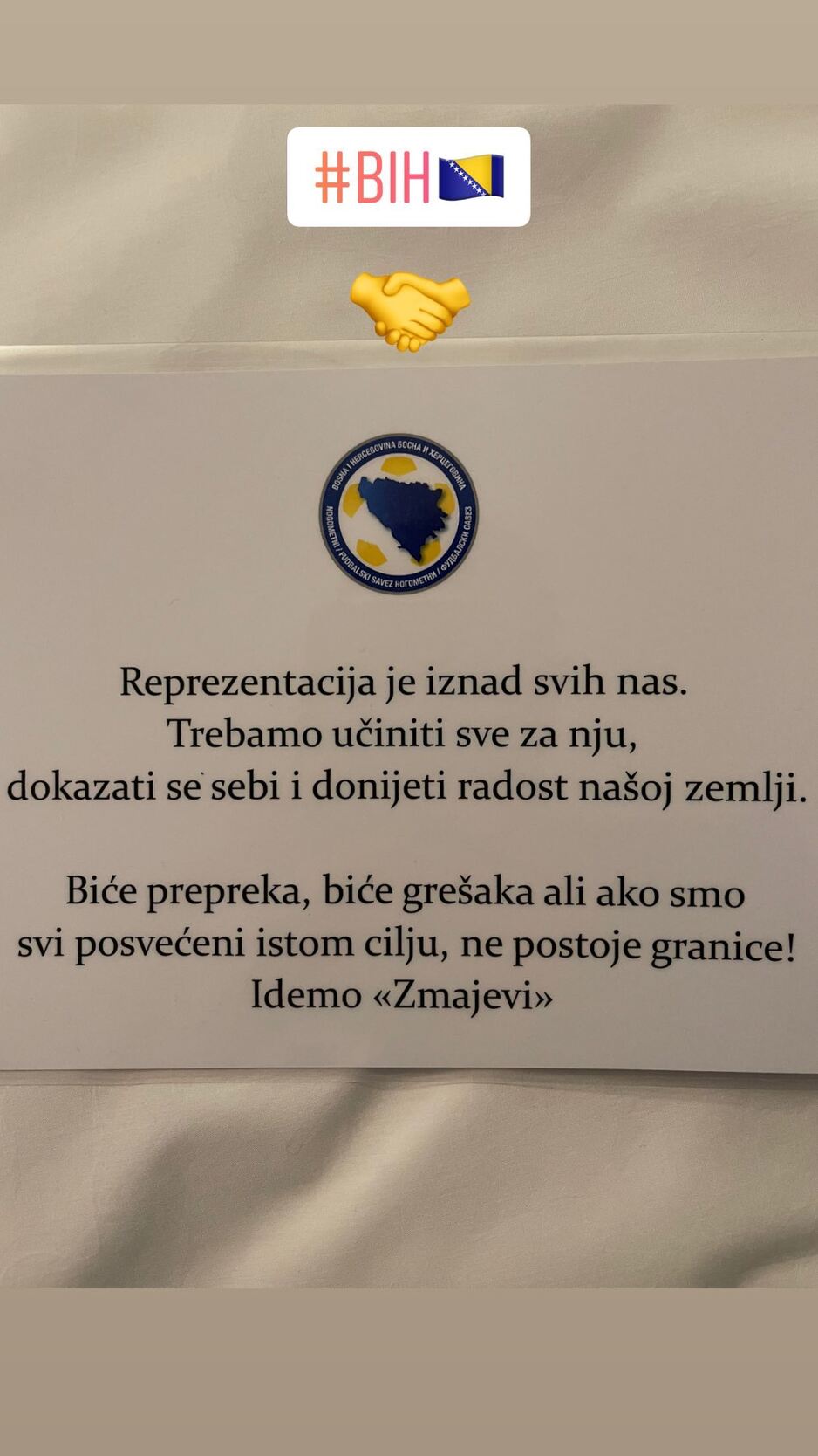 Džeko je poruku objavio na Instagramu