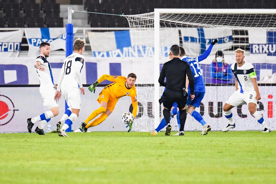 Trenutak kada su Gojak, Ćivić i Džeko imali najbolju šansu za naš tim (Foto: EPA-EFE)
