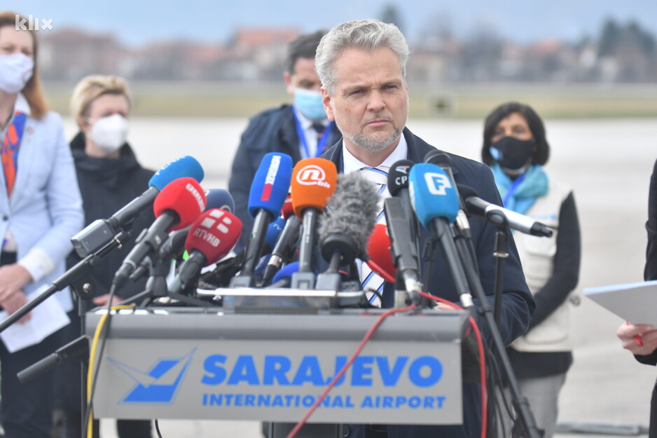 Johann Sattler na dočeku vakcina iz COVAX mehanizma (Foto: T. S./Klix.ba)