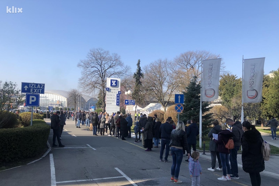 Procedura vakcinacije se obavlja u Hali 3 i Hali 11 (Foto: Klix.ba)