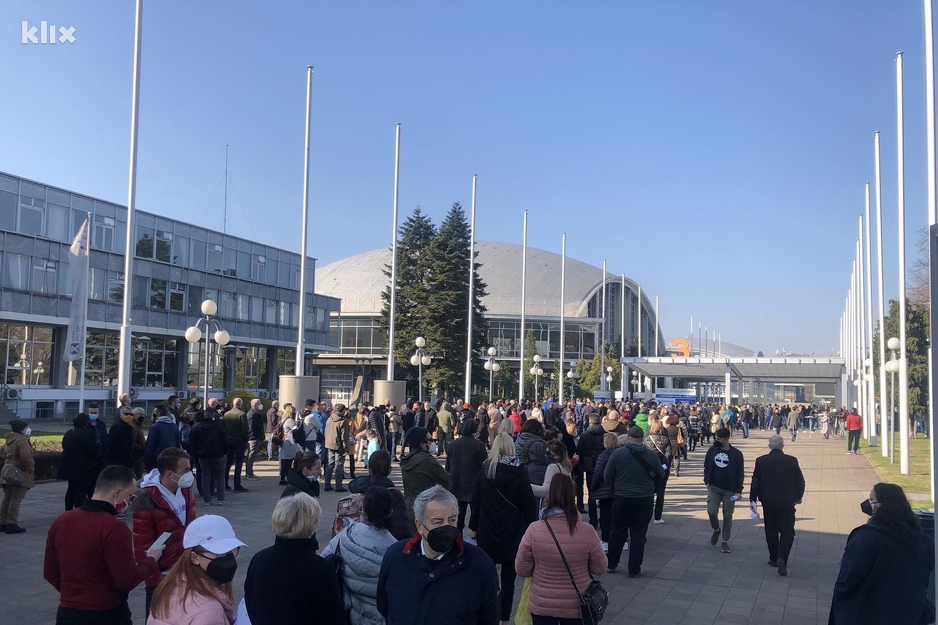 Od ranih jutarnjih sati zabilježene velike gužve (Foto: Klix.ba)