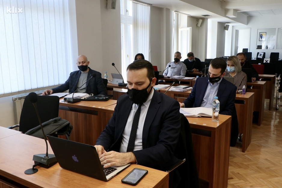 Današnja sjedica Gradskog vijeća Tuzle održava se online (Foto: A. K./Klix.ba)